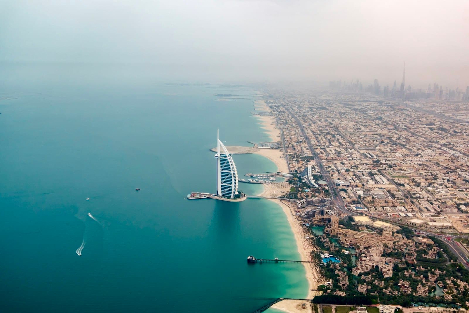 Investir à Dubaï en 2026 : 5 voies, pas que l'immobilier