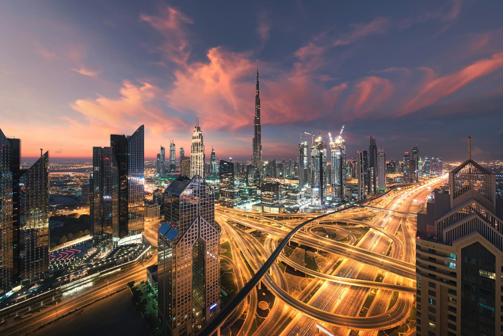Impôt sur les sociétés à Dubaï : 0 %, 9 % et pièges (2026)