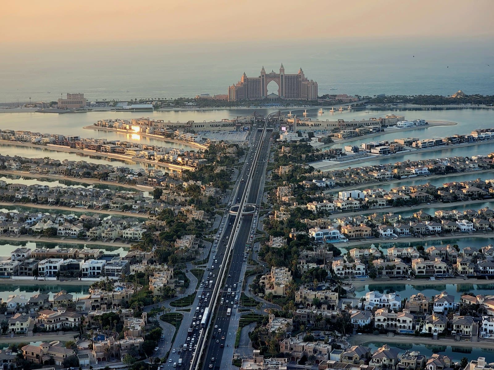 Immobilier à Dubaï 2026 : faut-il acheter malgré la baisse